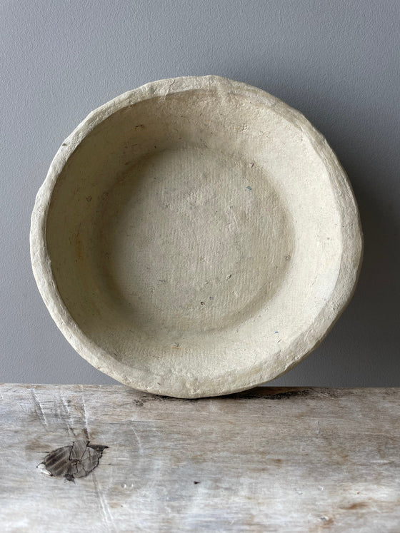 Decorative bowl in papier-mâché
