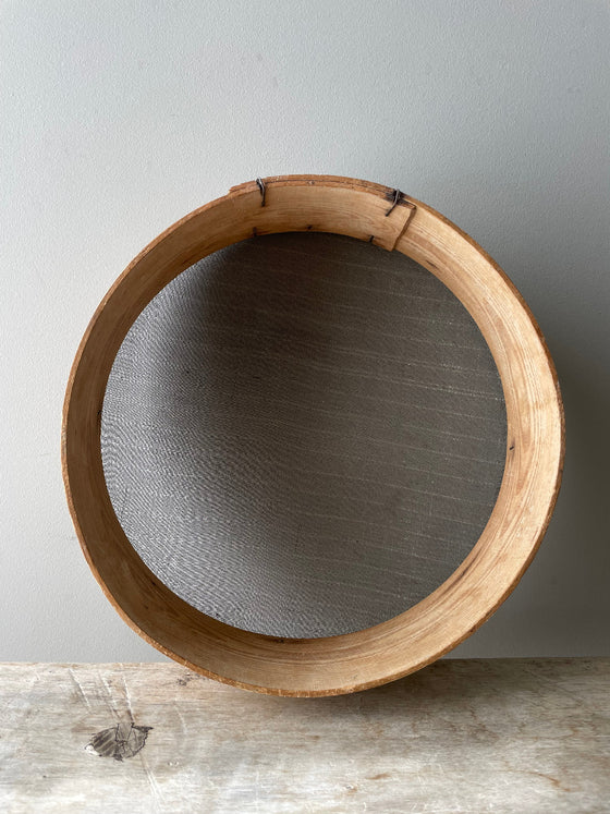 Flour sieve 'No 20' vintage