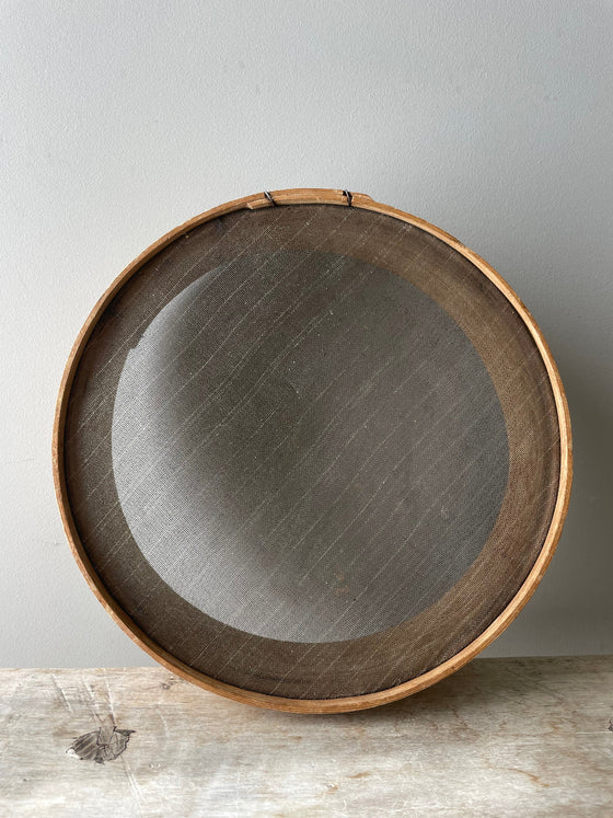 Flour sieve 'No 20' vintage