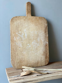  Bread board 'No 137' (M)