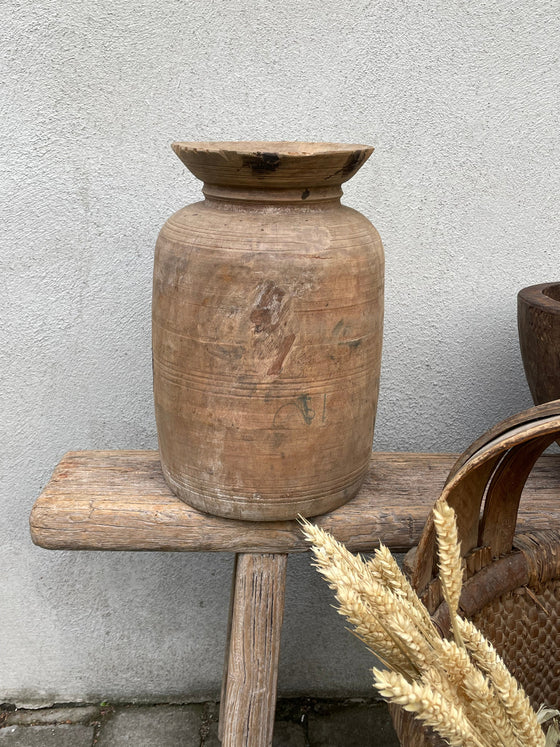 Rustik kruka i trä med naturlig patina – Hayven