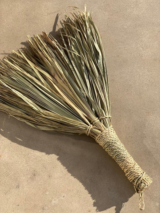 Hand broom 'Brush me off'