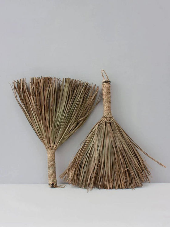 Hand broom 'Brush me off'