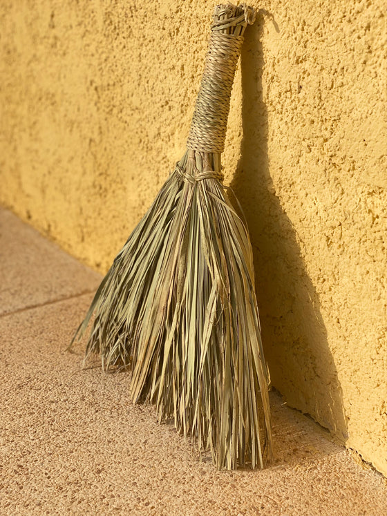 Hand broom 'Brush me off'